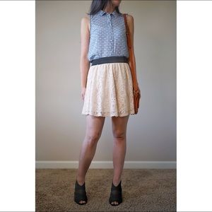 Patterned print light blue sleeveless shirt